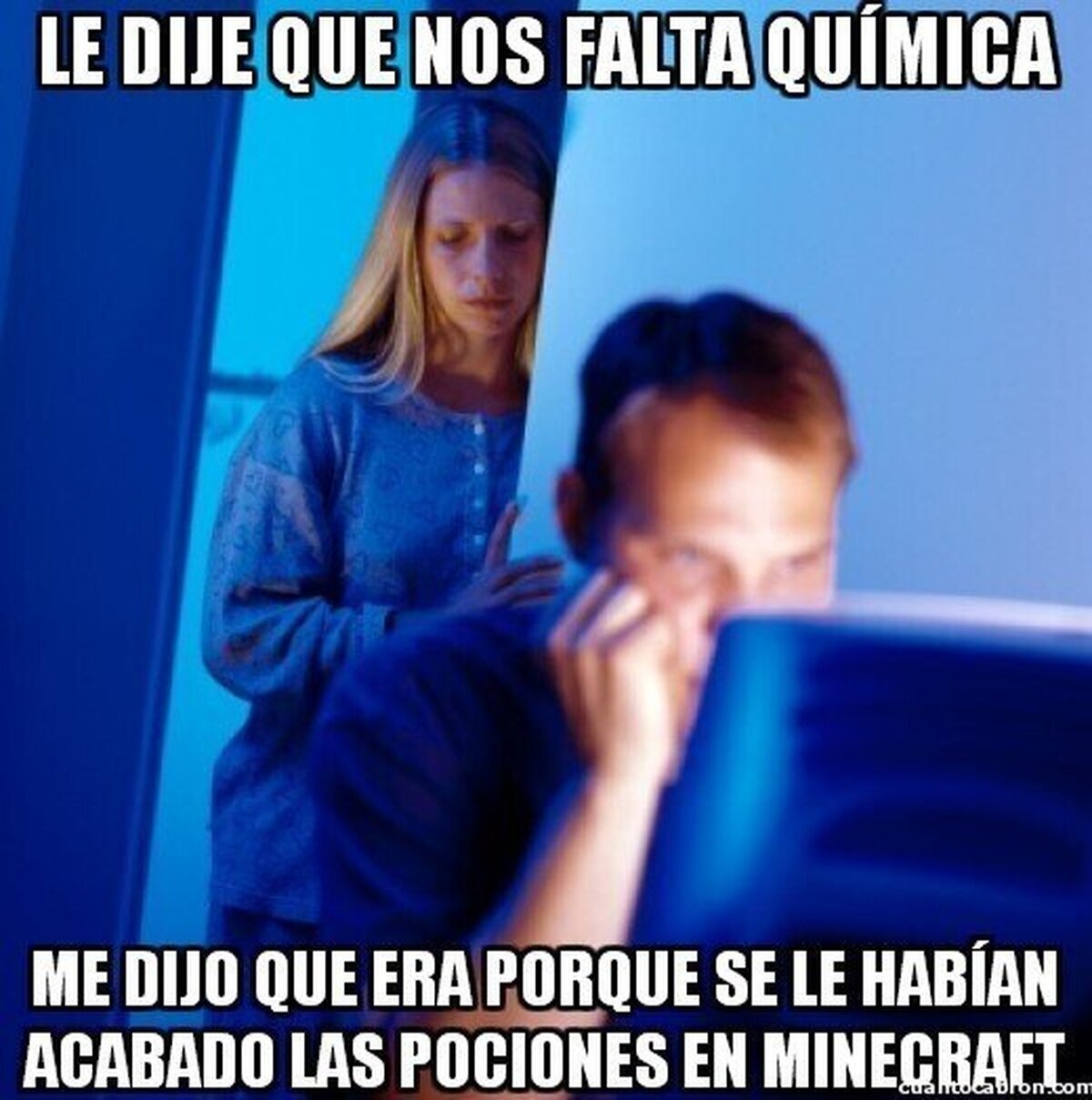 Mujer a punto de convertirse en creeper cabreado en 3, 2, 1...