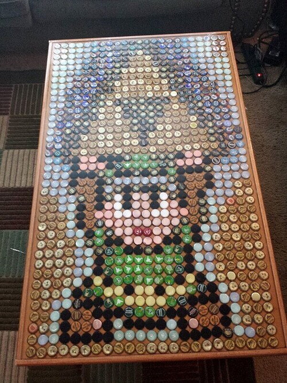 Link hecho con chapas de botellas .