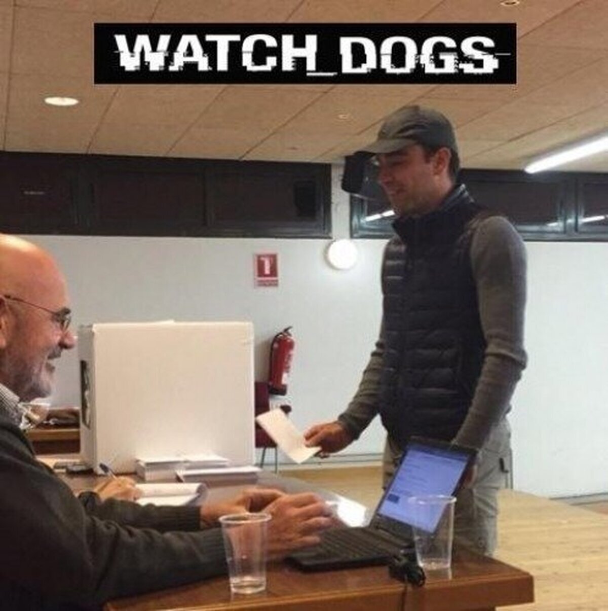 Xavi Hernández haciendo un gran cosplay de Aiden Pearce