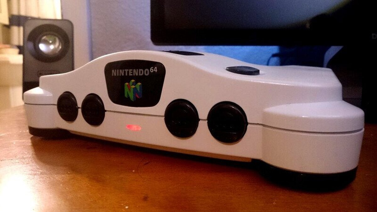 Un modder construye un PC dentro de una Nintendo 64