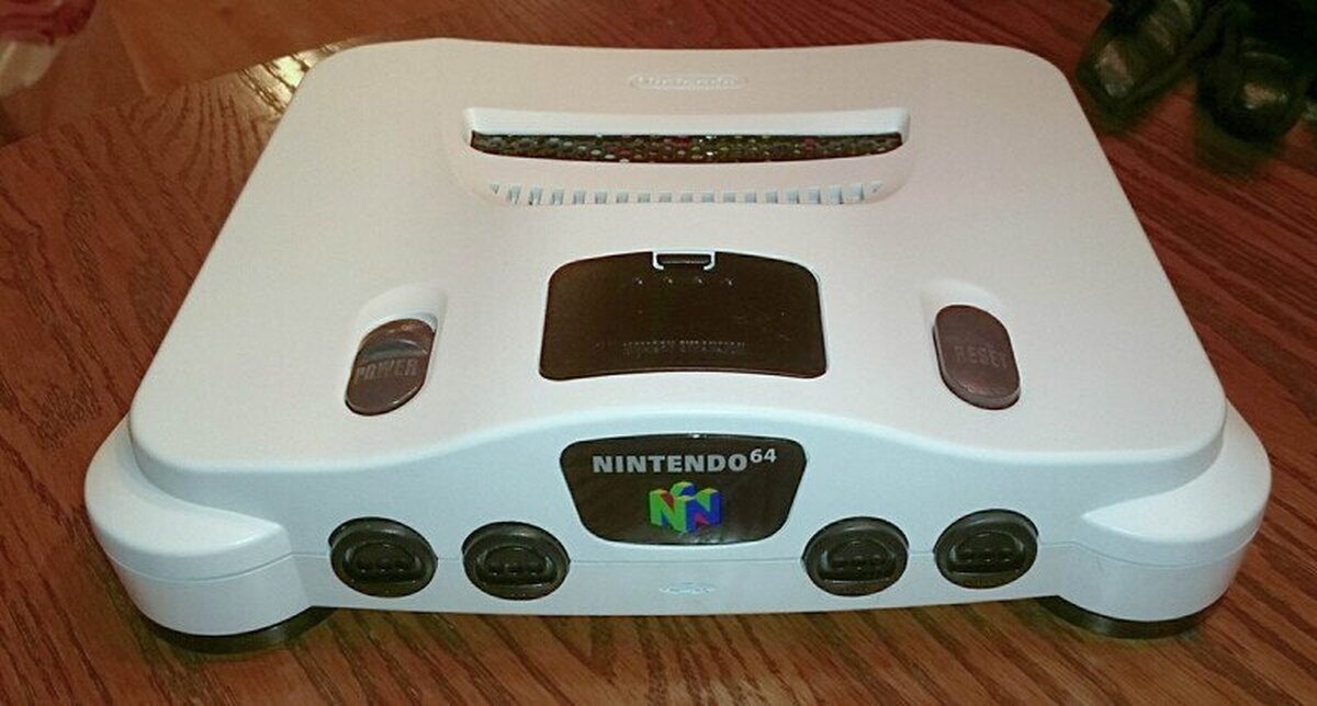 Un modder construye un PC dentro de una Nintendo 64