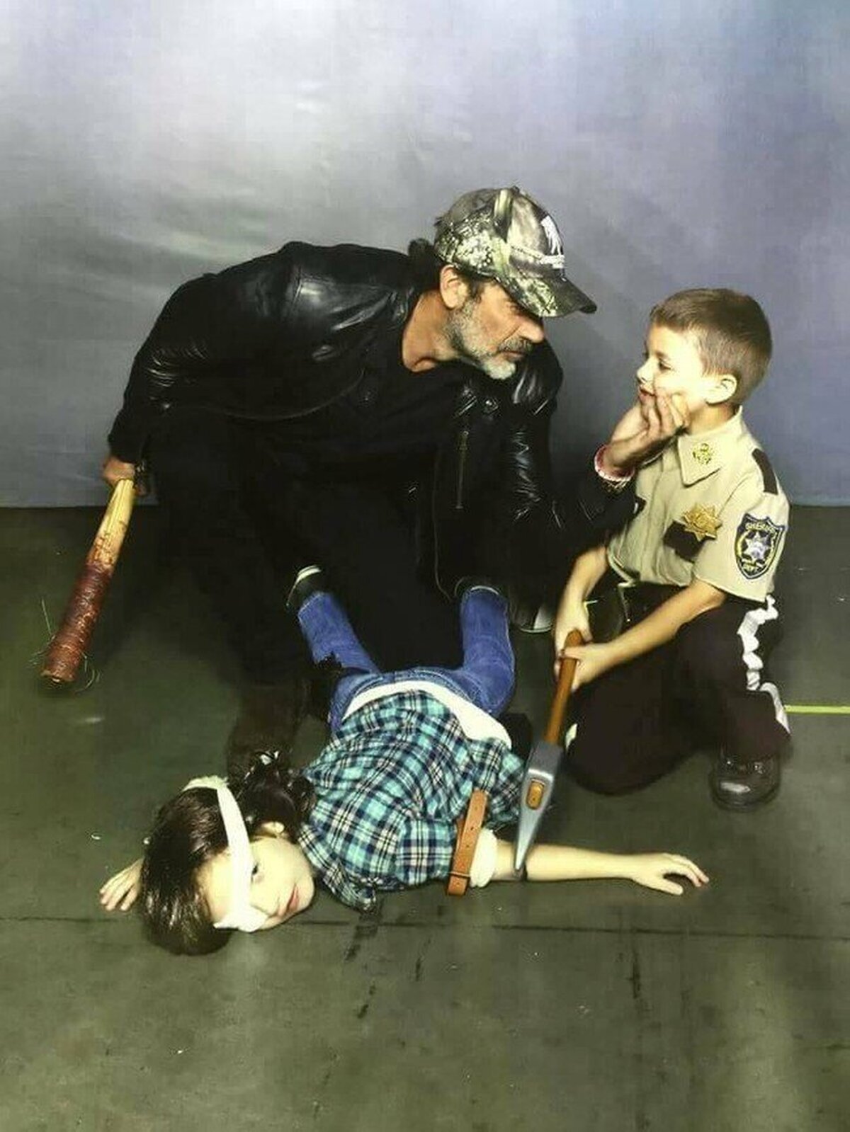 En The Walking Dead Kids Negan sigue siendo igual de c*brón