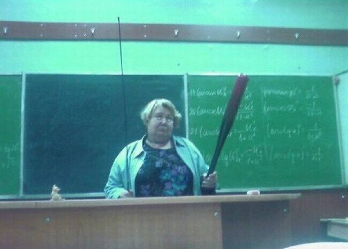 Profesora que te pide un 10 para aprobar porque los otros 5 puntos le pertenecen