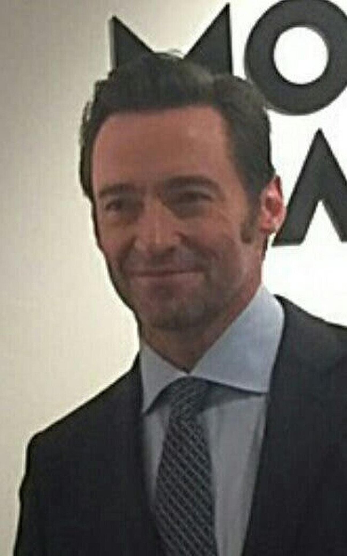 Cuando Lobezno se cansa y decide que ahora es Batman