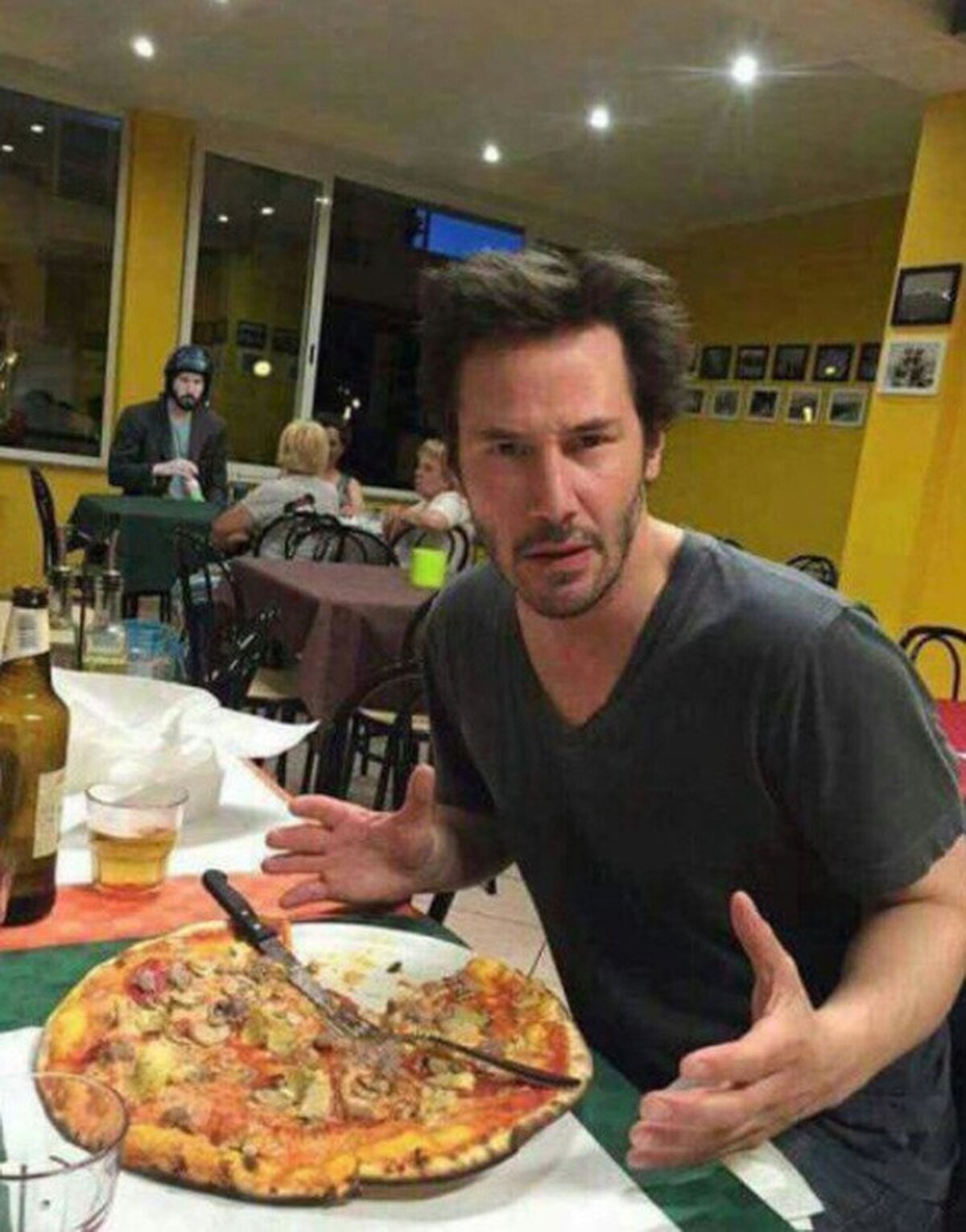 Cuando te encuentras con tu doble en una pizzeria