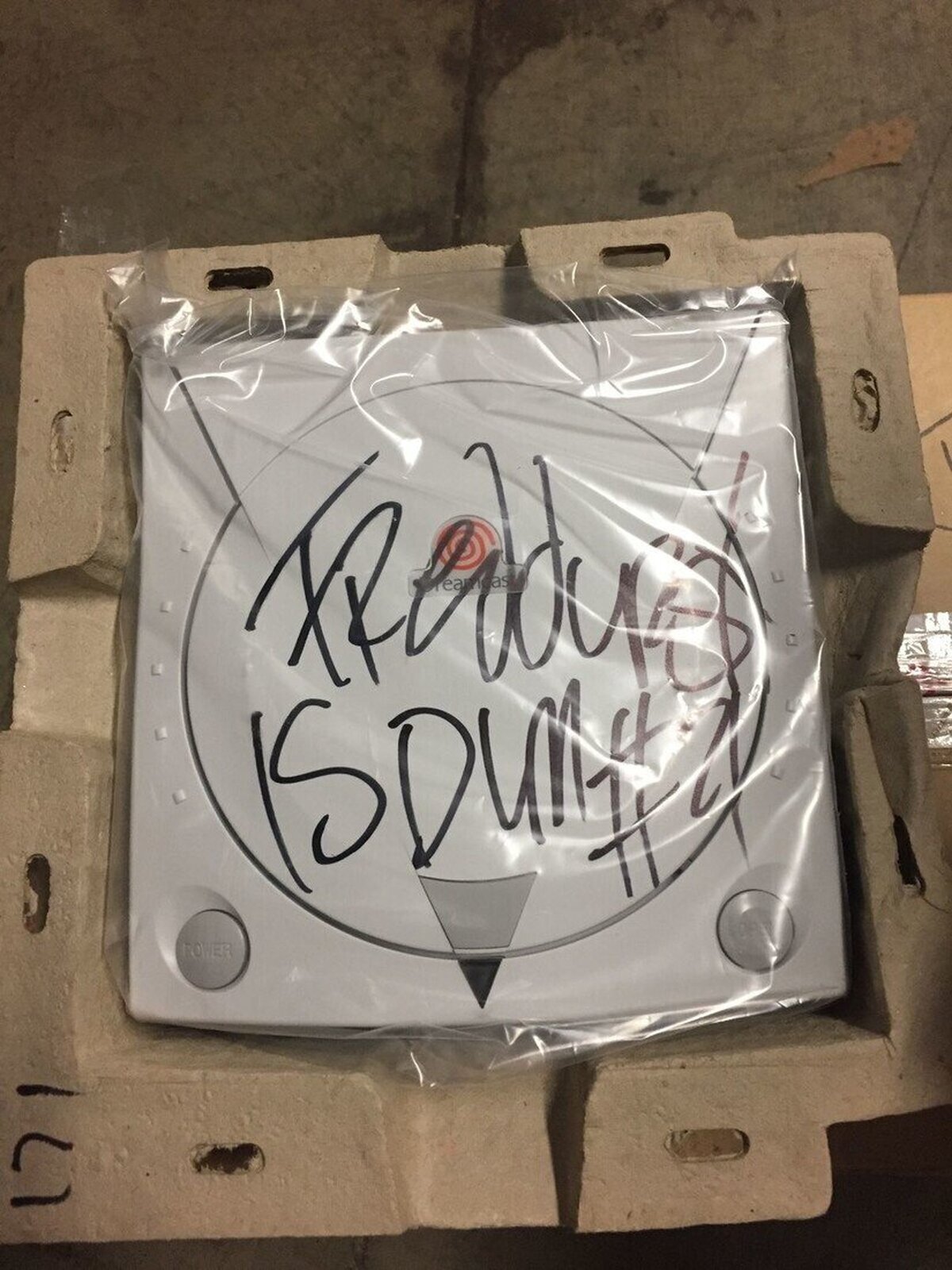 Sortean una Dreamcast firmada por el cantante de Limp Bizkit a un precio de locos
