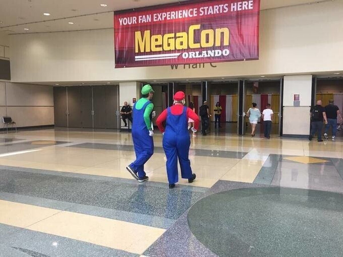 Nice of the princess to buy us tickets to this convention, eh Luigi?