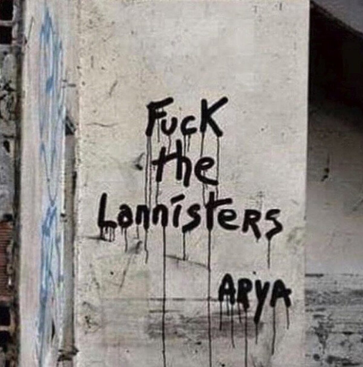 Arya va dejando avisos por donde pasa