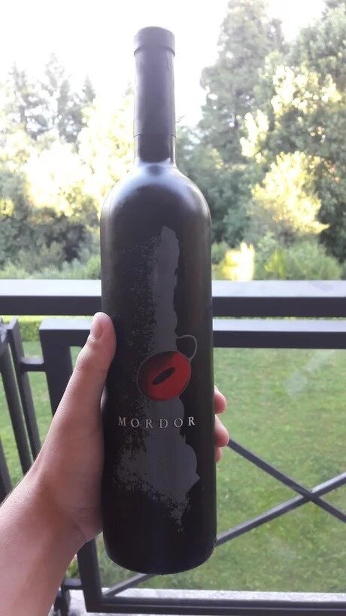 No sé si me apetece probarlo o destruirlo en los fuegos del Monte del Destino