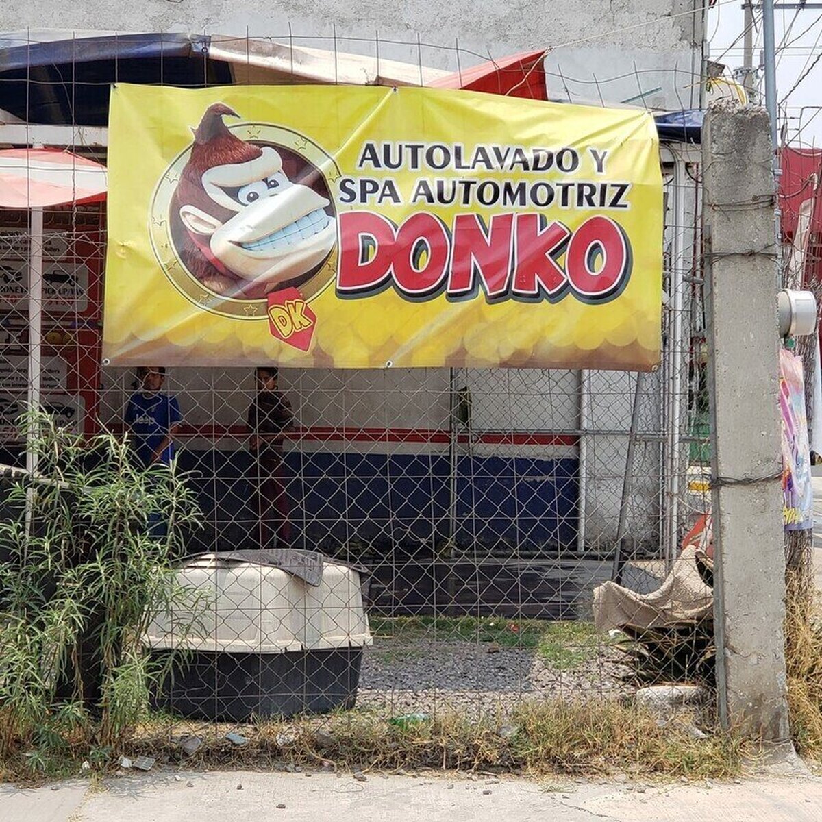 Todo sea por las bananas.
