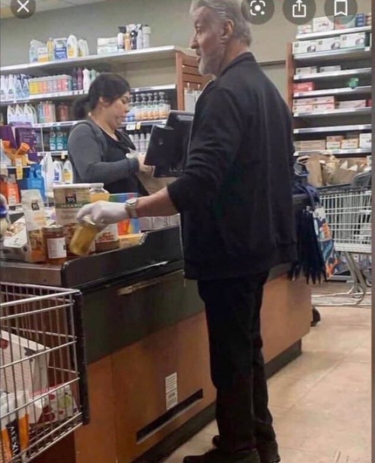 Si Rambo lleva guantes es que estamos jodidos