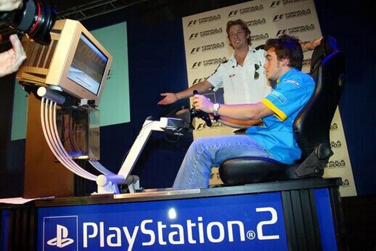 Fernando Alonso vuelve a la F1 directamente desde los tiempos de PS2