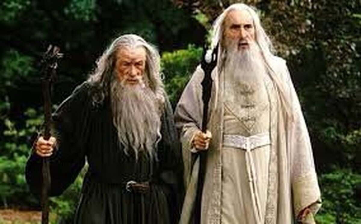 Tal día como hoy, Gandalf cabalga hacia Isengard. Al llegar y no aceptar traicionar a “La Compañía del Anillo”, es apresado por Saruman y encerrado en lo alto de la Torre de Orthanc.Año 3018 Tercera Edad.  