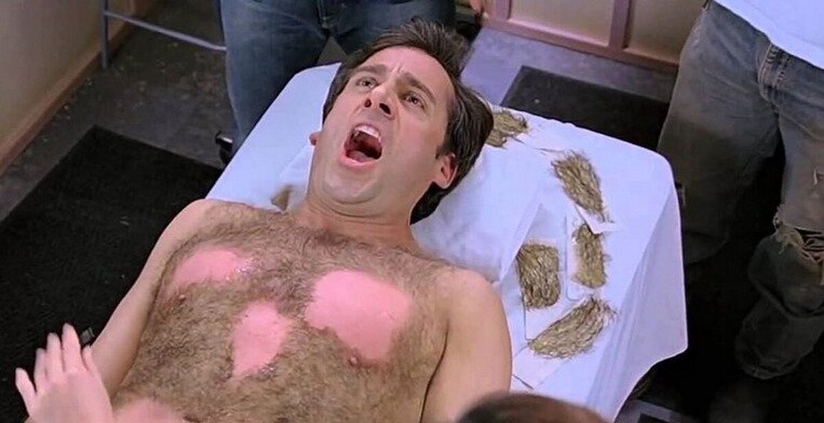 En la comedia Virgen a los 40 la depilación del pecho de Steve Carrel fue real.