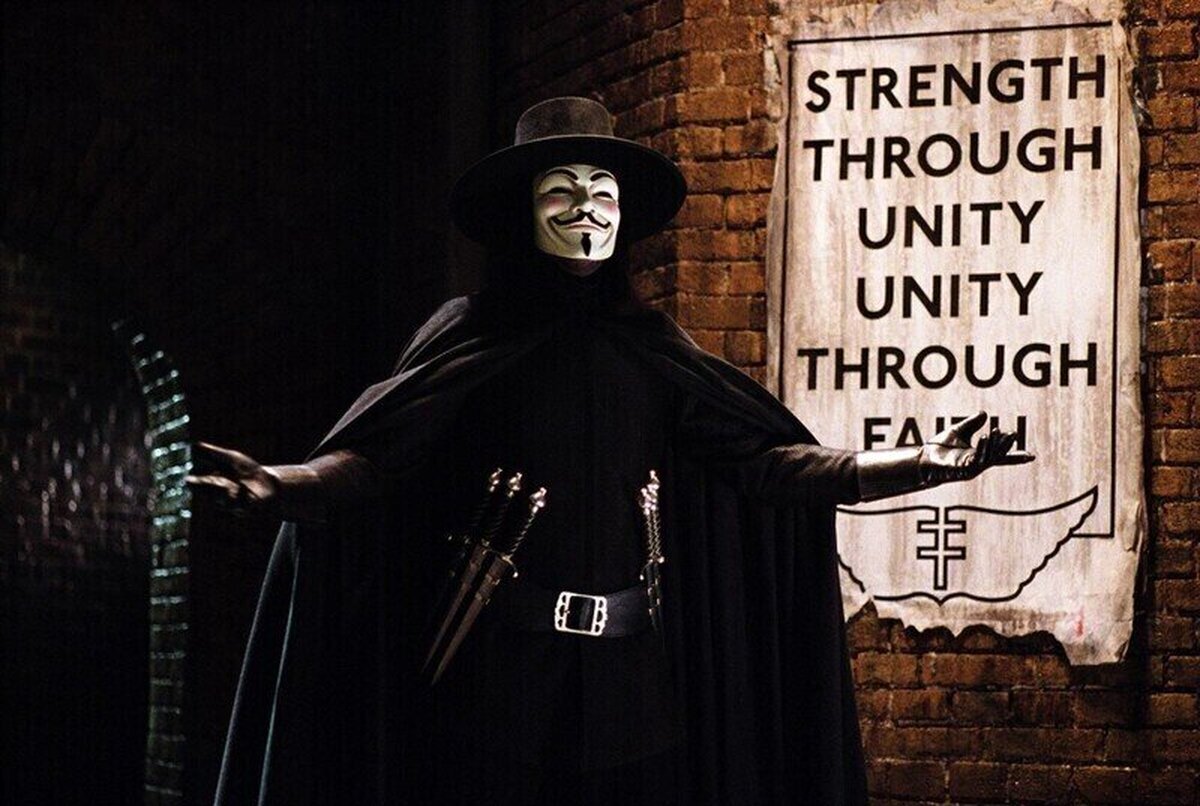 &ldquo;Recuerden, recuerden, el 5 de noviembre. Conspiraci&oacute;n, p&oacute;lvora y traici&oacute;n. No veo la demora y siempre es la hora de evocarla sin dilaci&oacute;n&rdquo;. V de Vendetta 