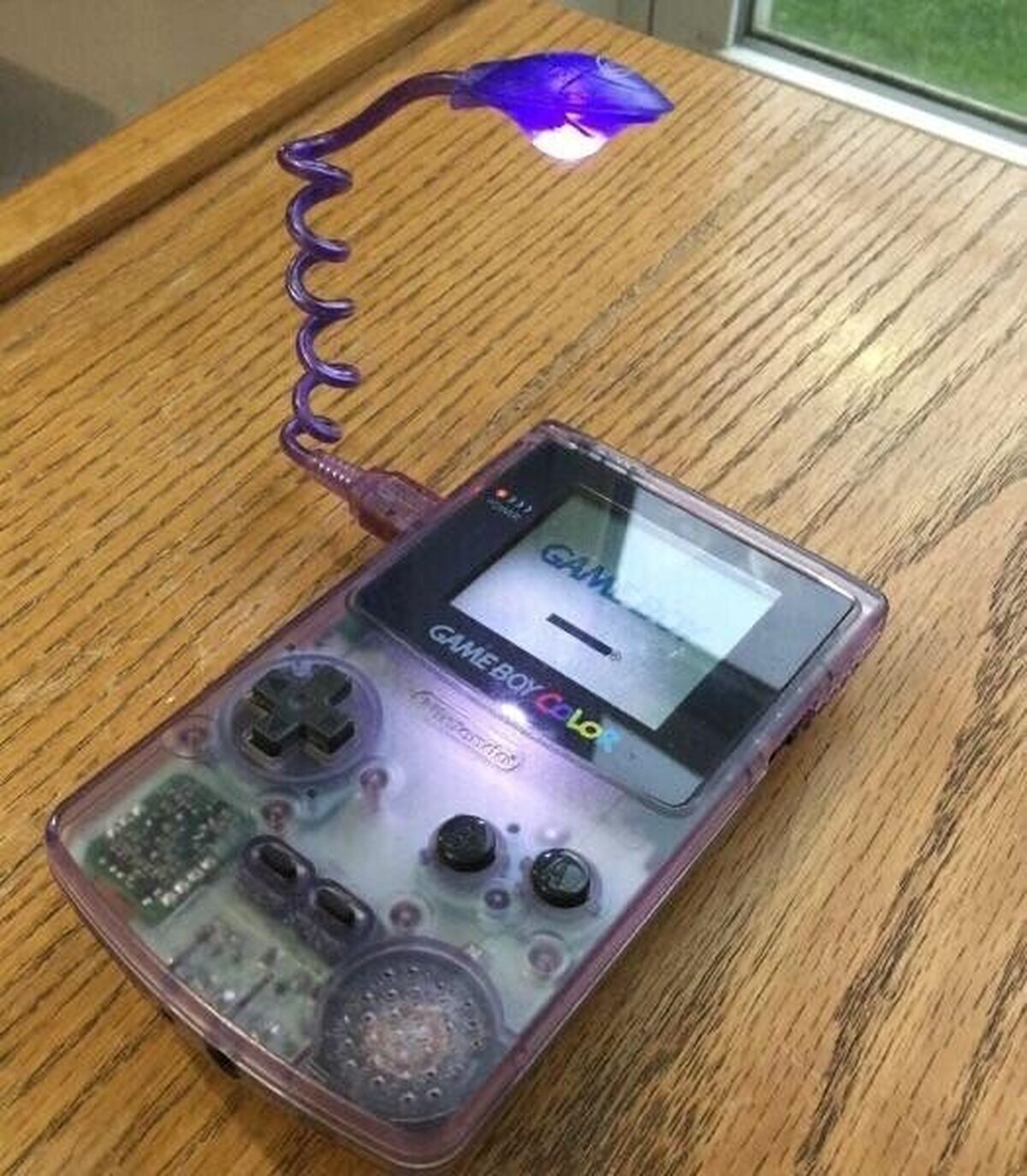 El periférico oficial para ver la pantalla de tu Game Boy iluminada