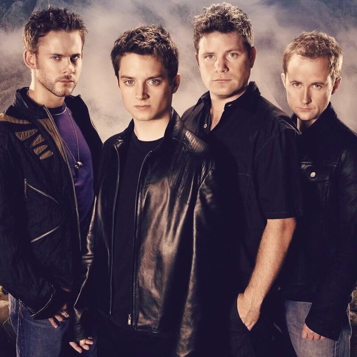 Buenos días a todos!!En especial a los seguidores del grupo pop The Hobbits