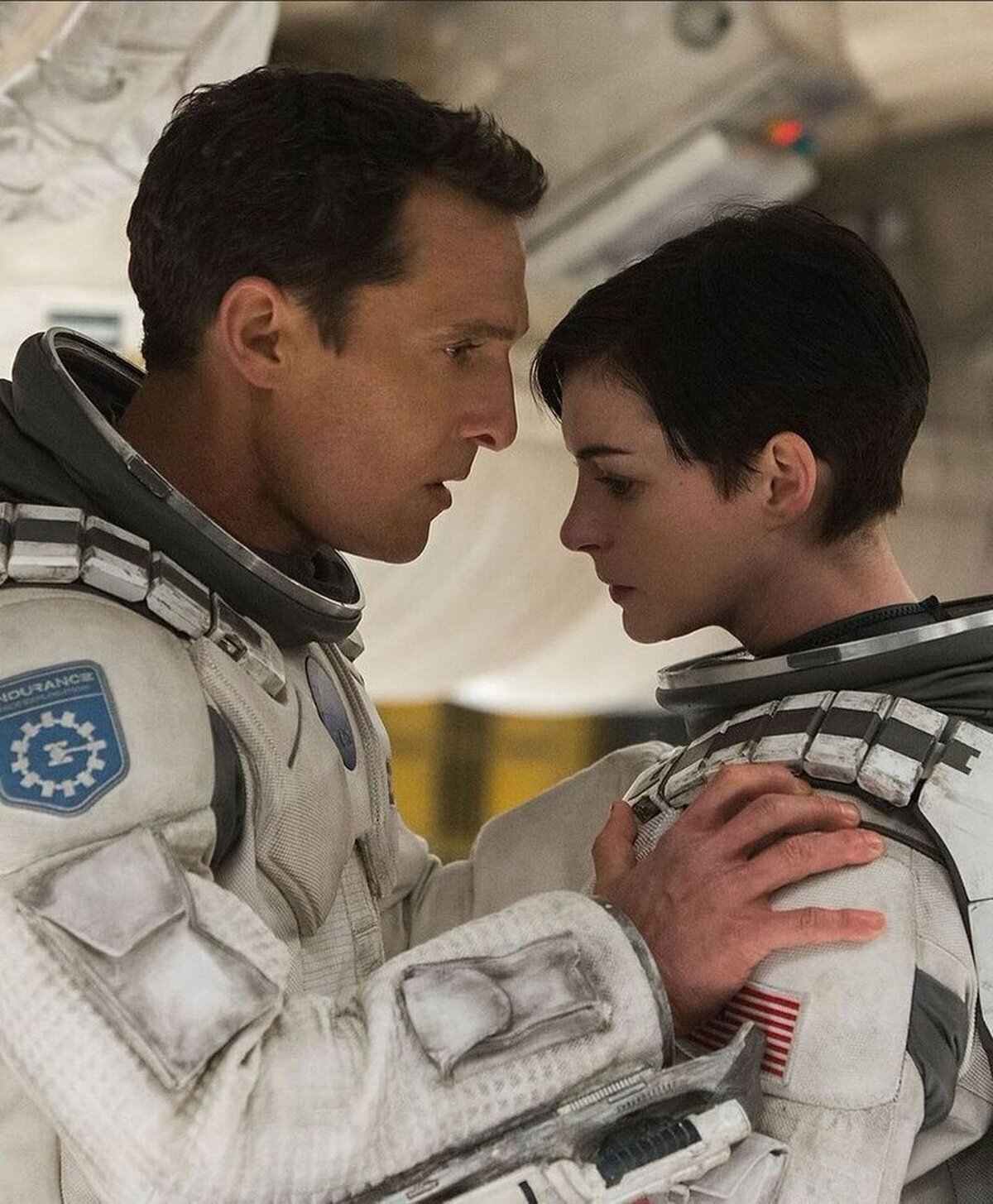 'El amor es lo único que somos capaces de percibir que trasciende las dimensiones del tiempo y del espacio.'Interstellar, 2014