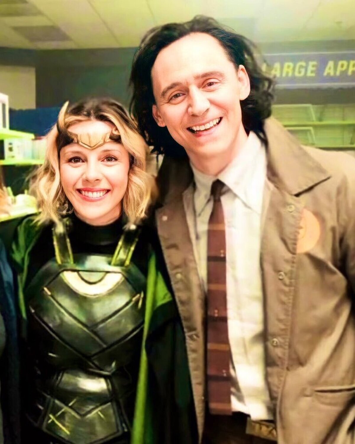 Sophia Di Martino y Tom Hiddleston detrás de las cámaras de Loki