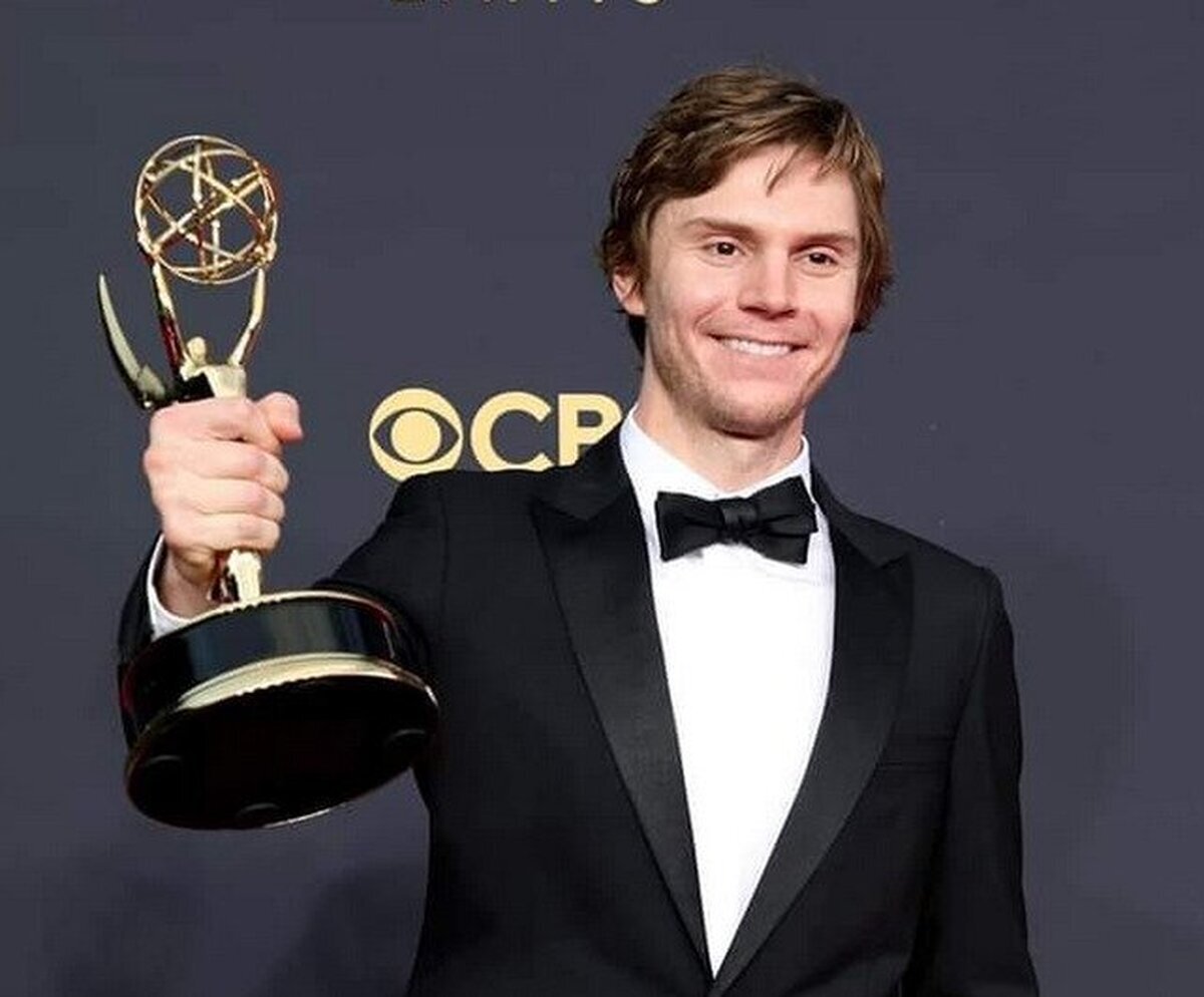 Evan Peters ganó el #Emmy2021 como mejor actor de reparto por su papel en #MareOfEasttown