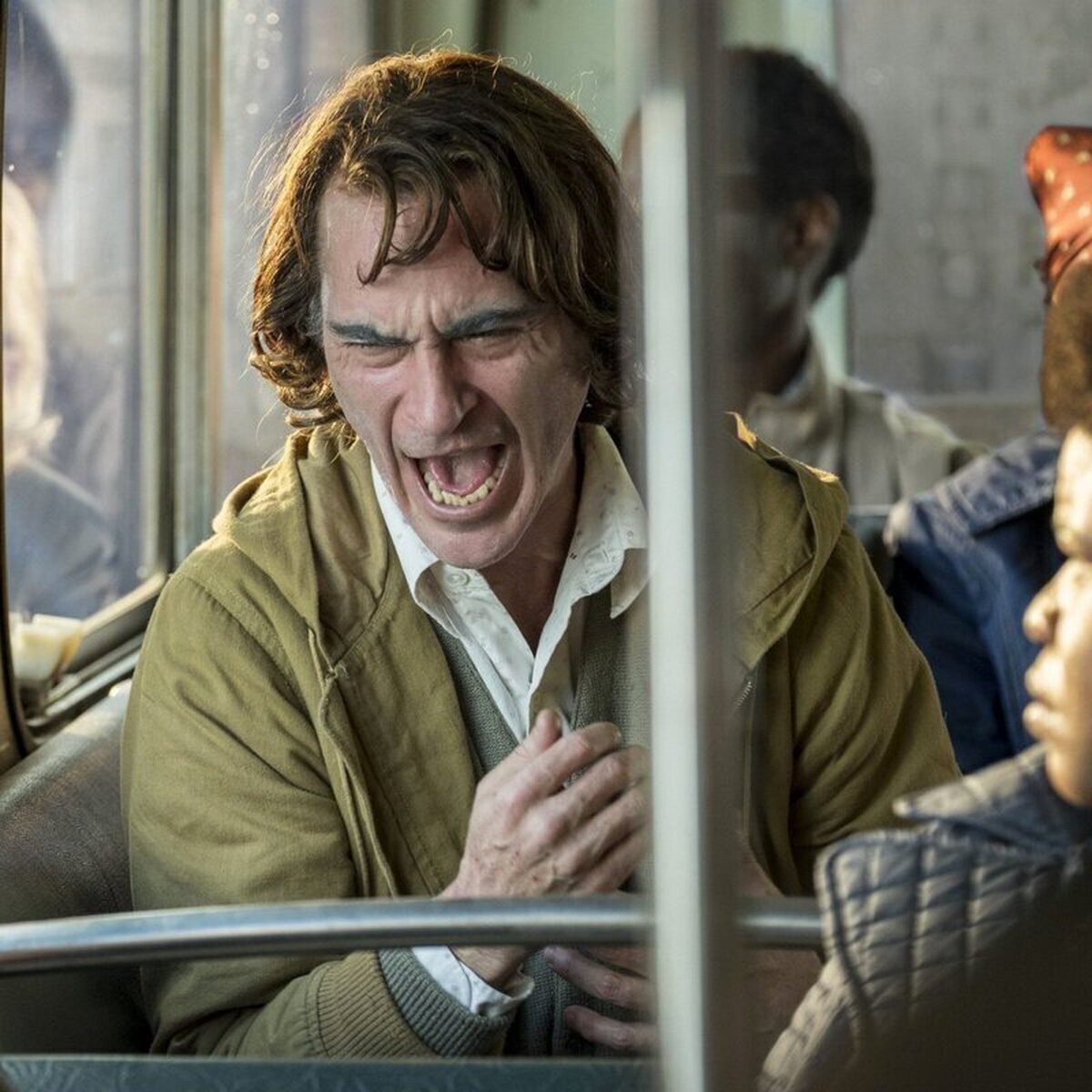 Cuando vas en el bus y ves un meme en twitter