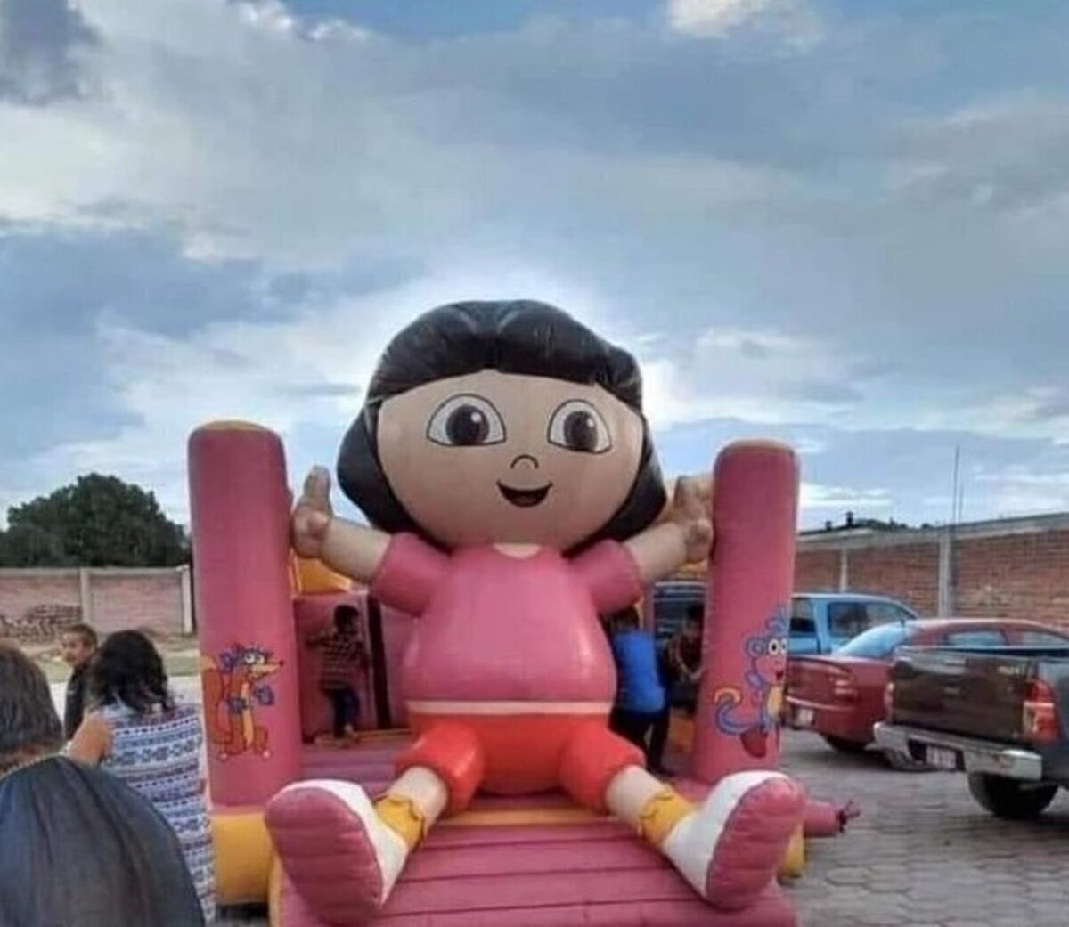 Estuve más de media hora quieto, sin mover una pestaña, hasta que una buena señora me dijo q era Dora,por @Puerrroo