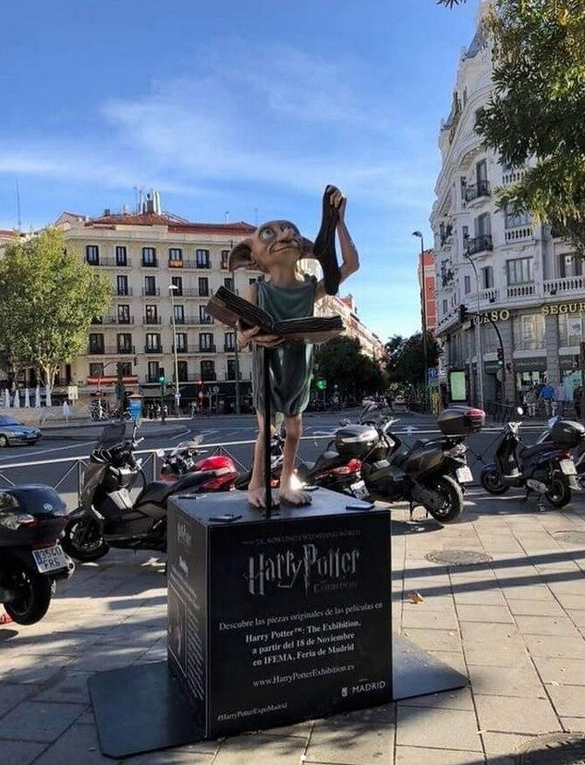 ¿Sabías que Dobby tiene un monumento? Es H E R M O S I S I M O 