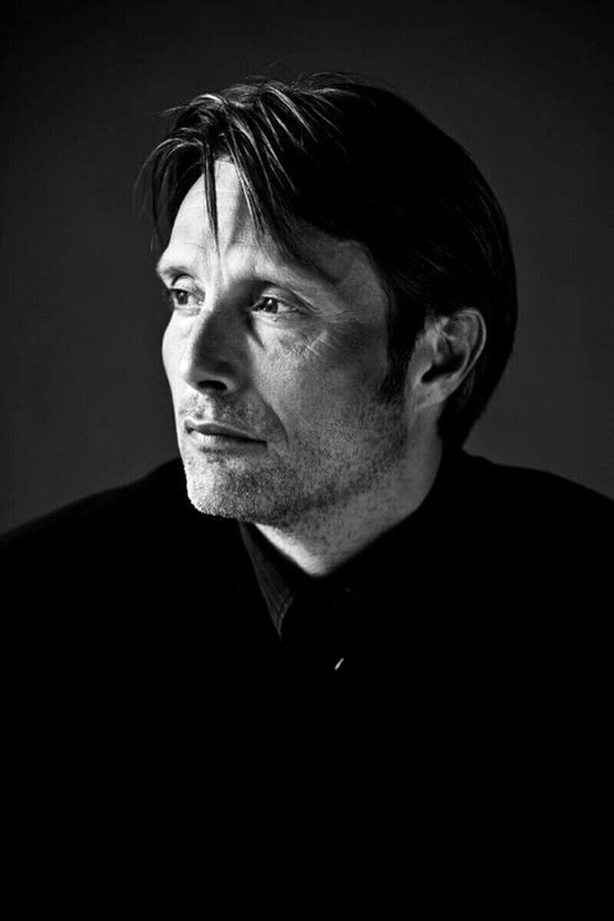 Todo mi apoyo a Mads Mikkelsen por el acoso y los insultos que ha recibido en Instagram, nadie debe sufrir este tipo de actos deleznables, sobre todo de aquellos que creen que saben mucho de cine por odiar y pisotear sobre el gusto de los demás