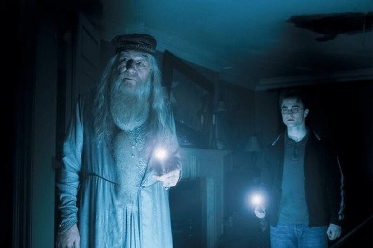 Si tienes un iPhone di “Oye Siri, Lumos Máxima” y se te encenderá la linterna