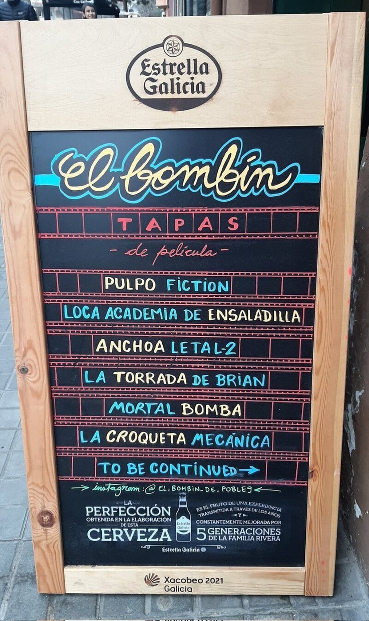 Juguemos a un juego: renombrar títulos de películas con platos de comida.Inspirado por esta maravillosa  pizarra de bar.  