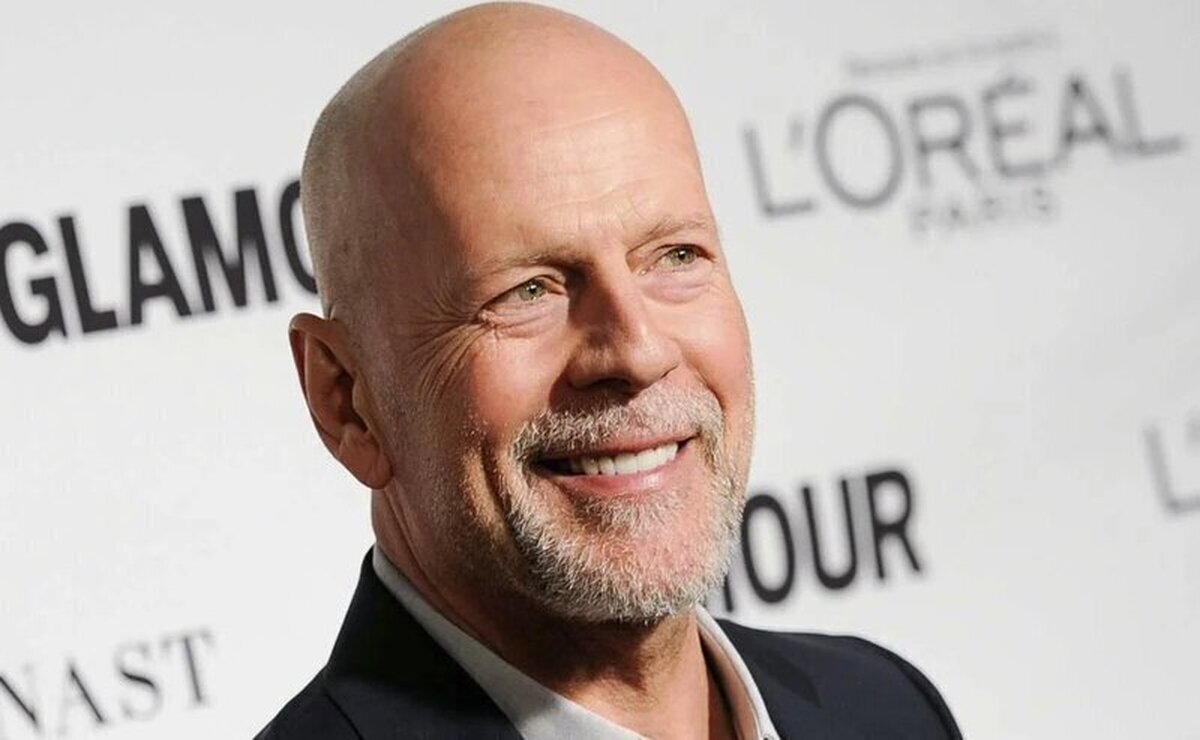 Bruce Willis se retira del cine a los 67 años tras detectarle afasia. Es una enfermedad que provoca la pérdida de la capacidad de expresar y/o comprender el lenguaje escrito o hablado