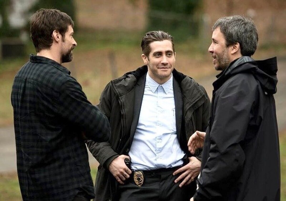 Hugh Jackman, Jake Gyllenhaal y Denis Villeneuve en el set de Prisoneros (2013). Tremenda película.  