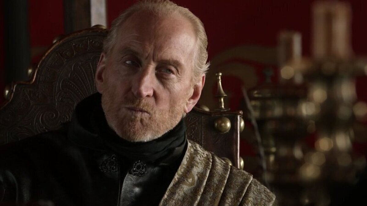 Charles Dance estaba tan horrorizado con lo terriblemente cruel que Lord Tywin trataba a Tyrion, que se disculpaba con Peter Dinklage entre toma y toma