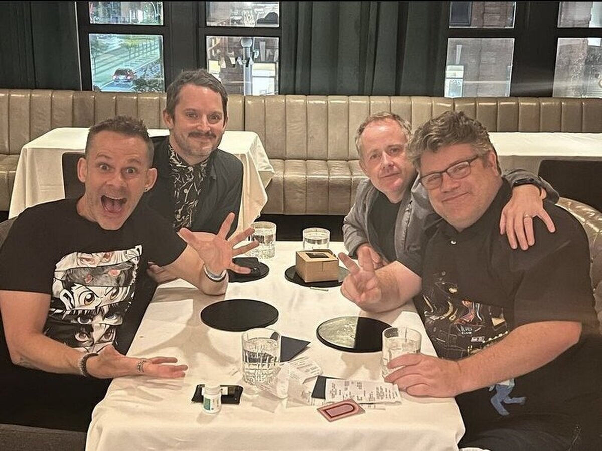 LOS HOBBITS SE HAN VUELTO A REUNIR DE NUEVO PARA CENAR JUNTOS 