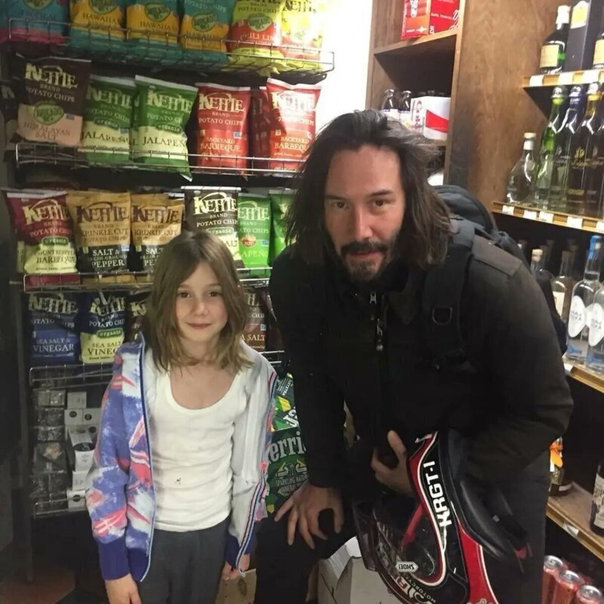 Da igual donde vayas, a tu boda, por carretera al trabajo, al 24 horas a comprar unas patatas fritas...Keanu siempre estará allá para hacerse una foto contigo