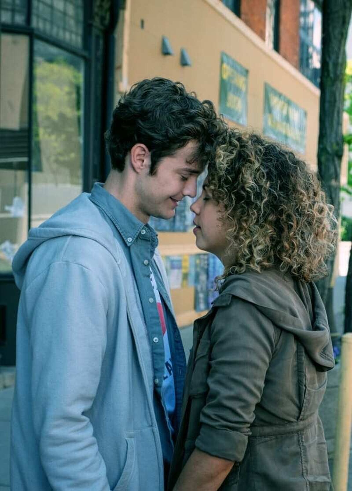 ¡Qué hermosa pareja!Espero que tengan un gran futuro juntos