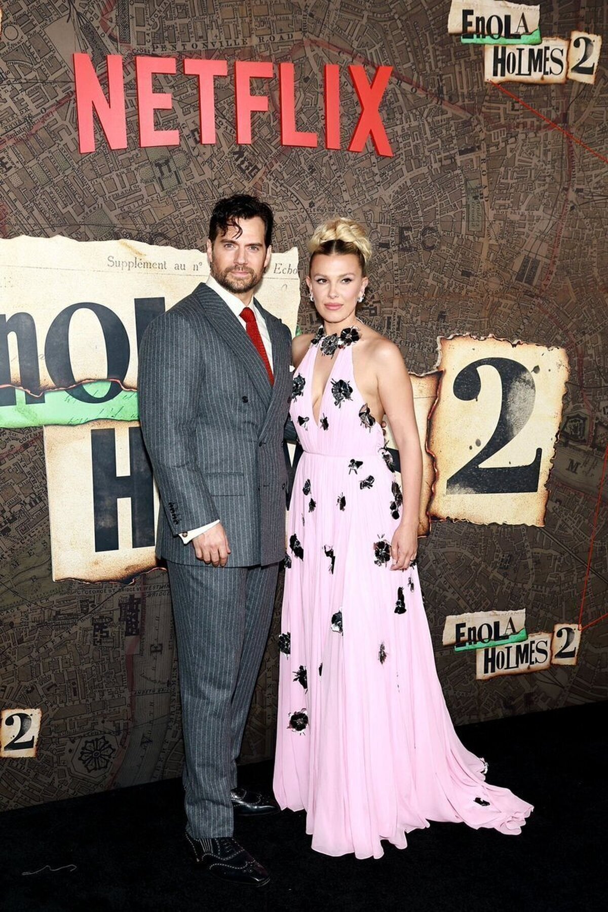 Henry Cavill y Millie Bobby Brown en la premiere de 'ENOLA HOLMES 2'