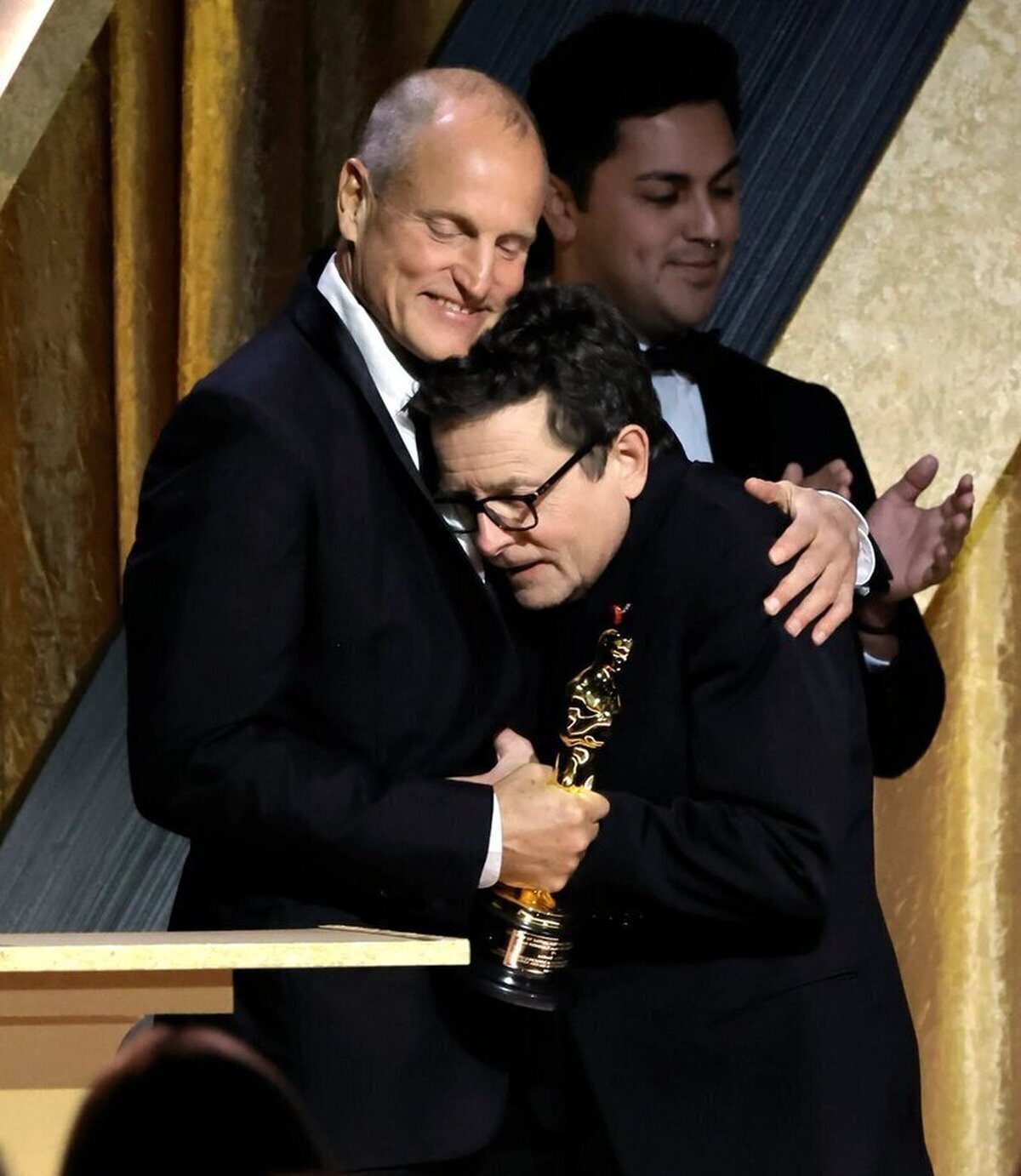 De las fotos del año, #MichaelJFox recibe un Oscar honorífico por su lucha contra el párkinson.Quiero llorar fuertemente