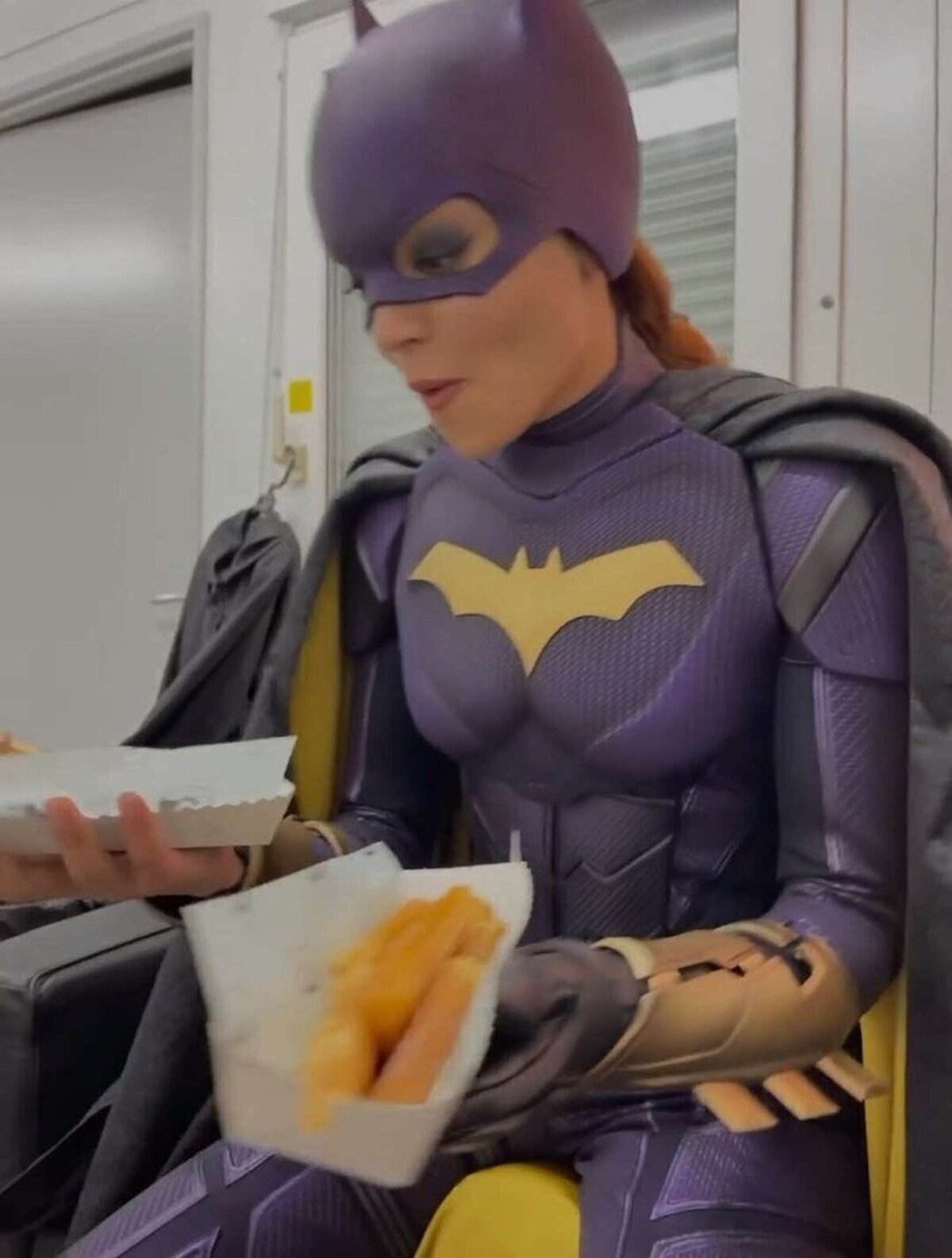 ¡Leslie Grace comparte un vistazo al traje final de Batgirl en su película cancelada!  