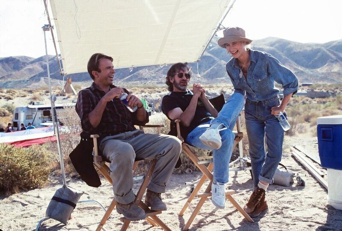 Sam Neill, Steven Spielberg y Laura Dern en el rodaje de "Jurassic Park" (1993)