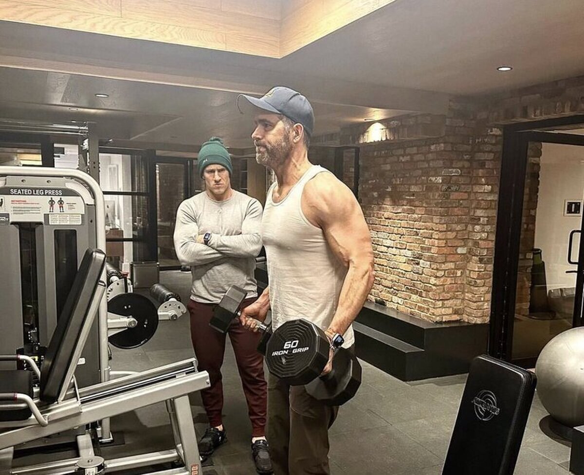 Ryan Reynolds entrenando para Deadpool 3.  