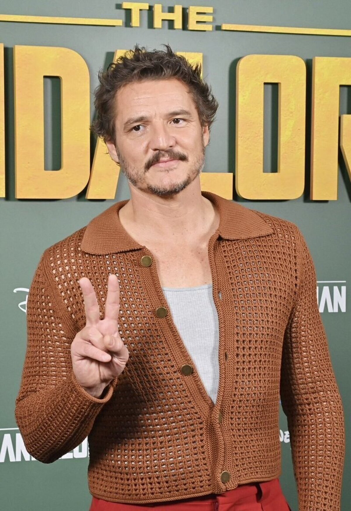 Los looks de Pedro Pascal son amor del bueno