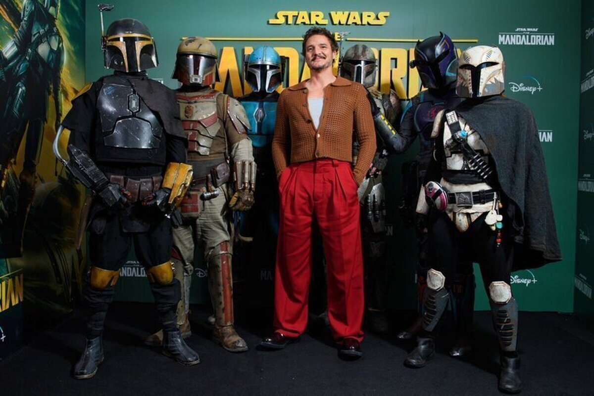  Pedro Pascal en el photocall de la temporada 3 de 'THE MANDALORIAN'.  