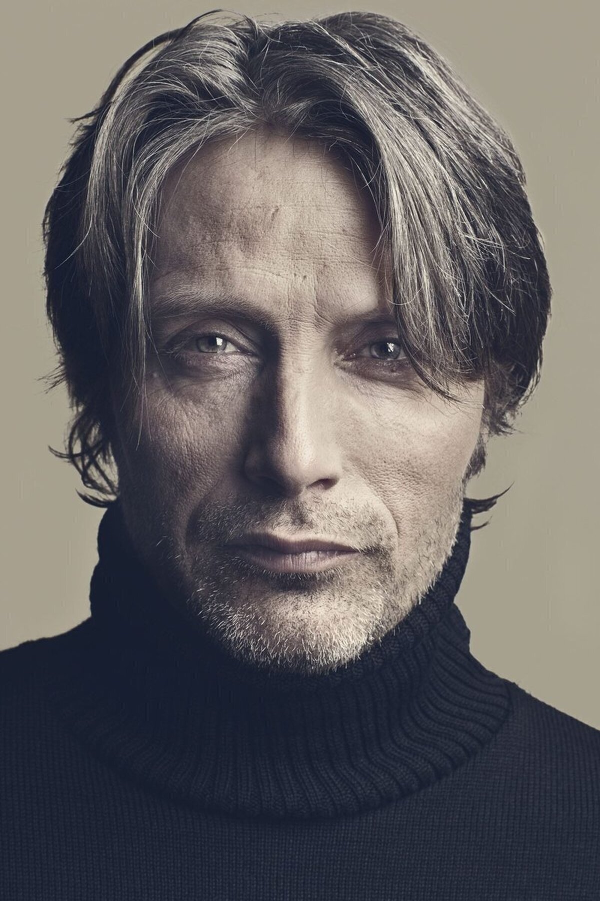 Mads Mikkelsen uno de los actores con más talento y clase en el panorama de la actuación. Único.