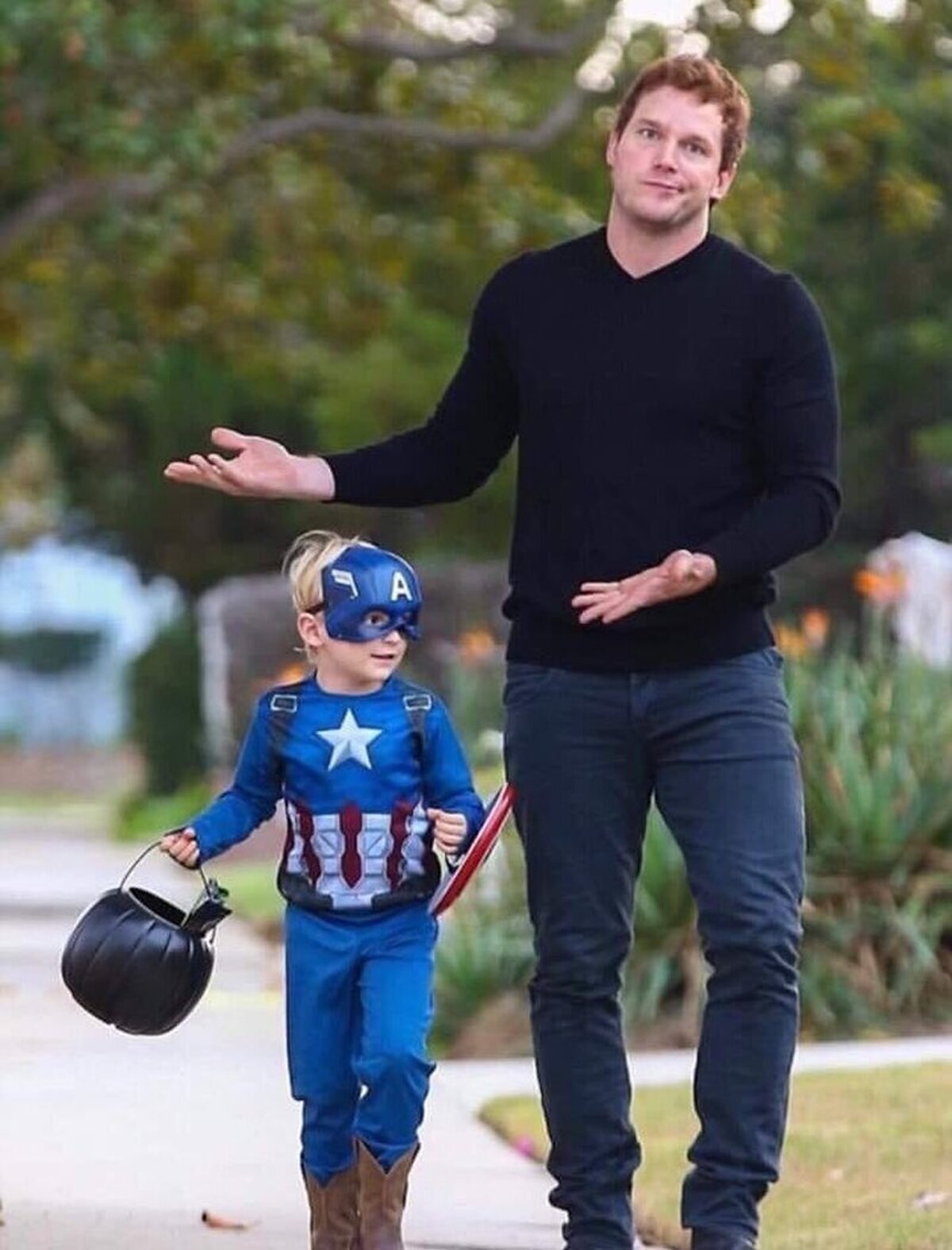 Cuando eres Star-Lord pero tu hijo es fan del Capitán America... 