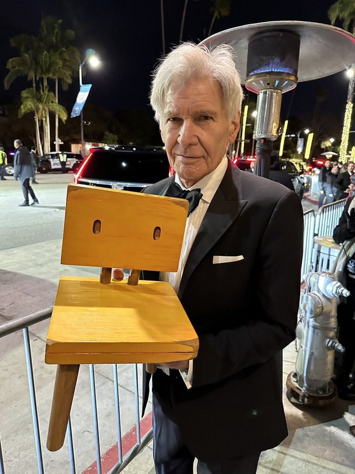 Harrison Ford con la silla de Suzume