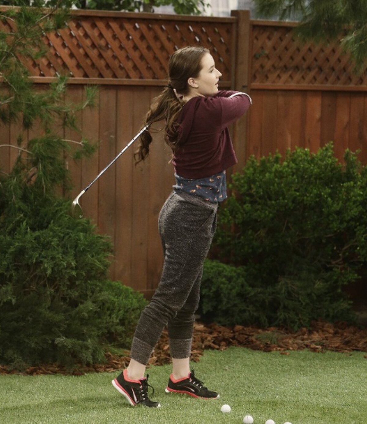 Kaitlyn Dever practicando sus movimientos para The Last of Us S2