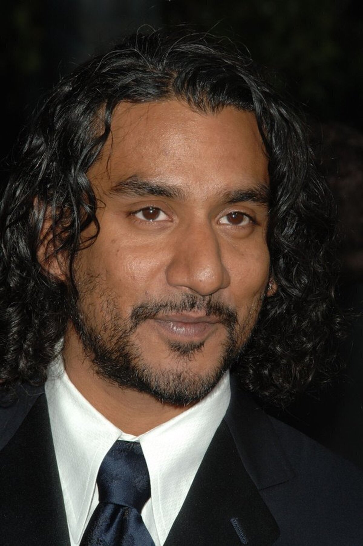 Naveen Andrews cumple 55 años! Siempre será Sayid de Lost! ¿En qué más lo recordamos?