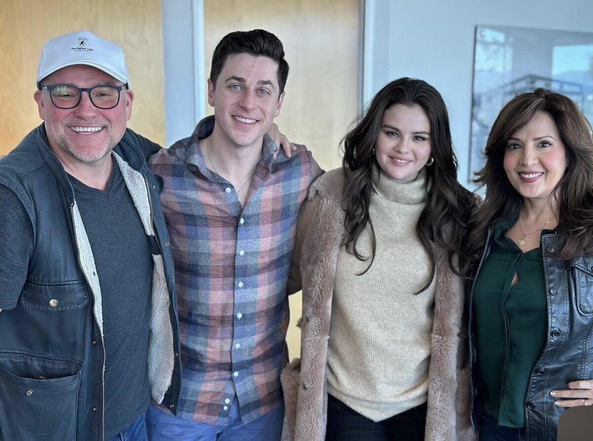 LA FAMILIA RUSSO REUNIDA DE NUEVO PARA LA NUEVA SERIE DE 'LOS MAGOS DE WAVERLY PLACE'.