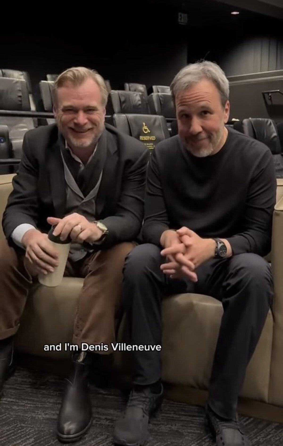 Vas al cine y te encontras a estos dos tipos en la sala. ¿Que les decís?